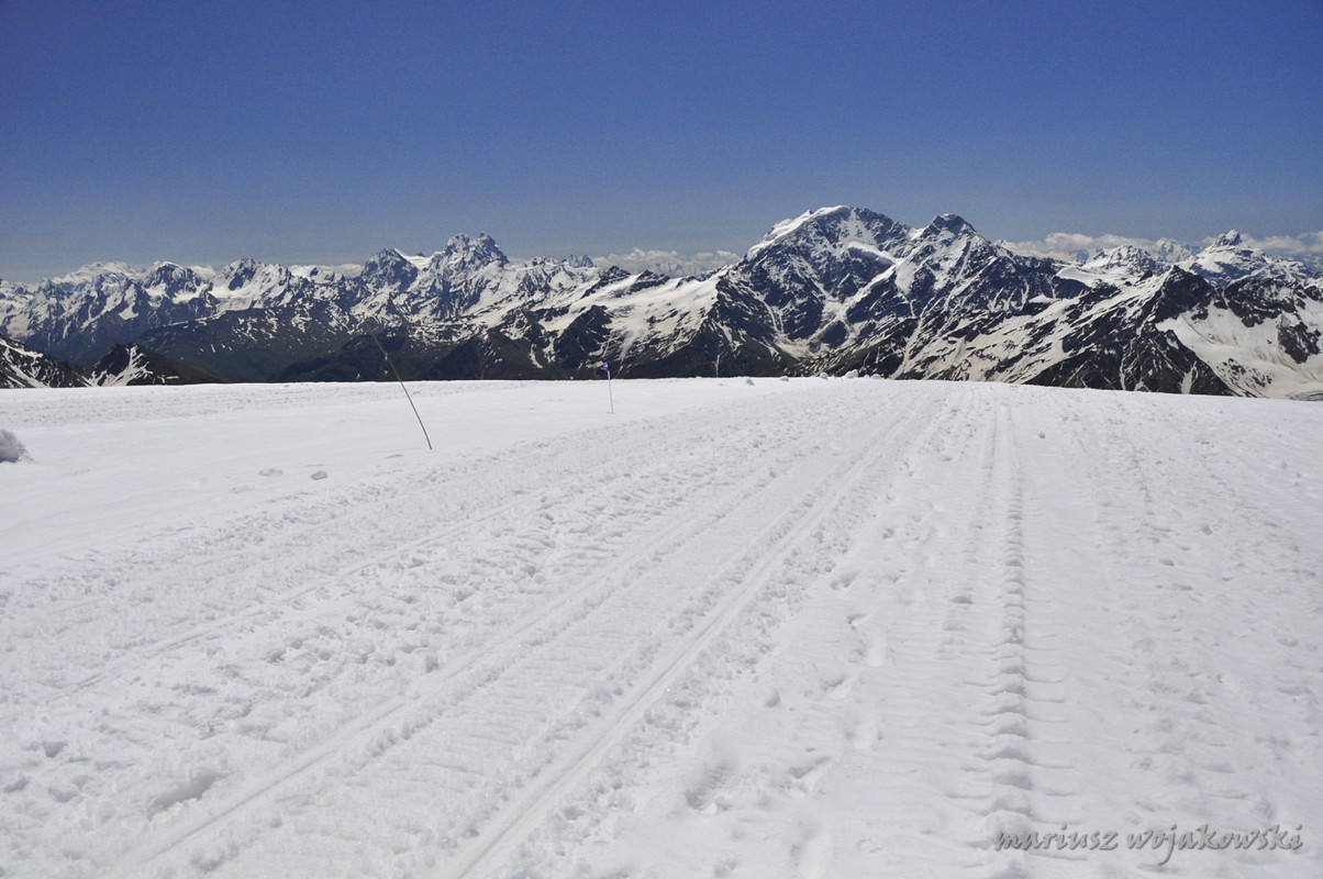 Elbrus zdobyty trzeba zejść.