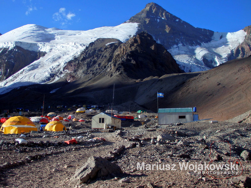 w całej okazałości obóz Plaza del Mulaz